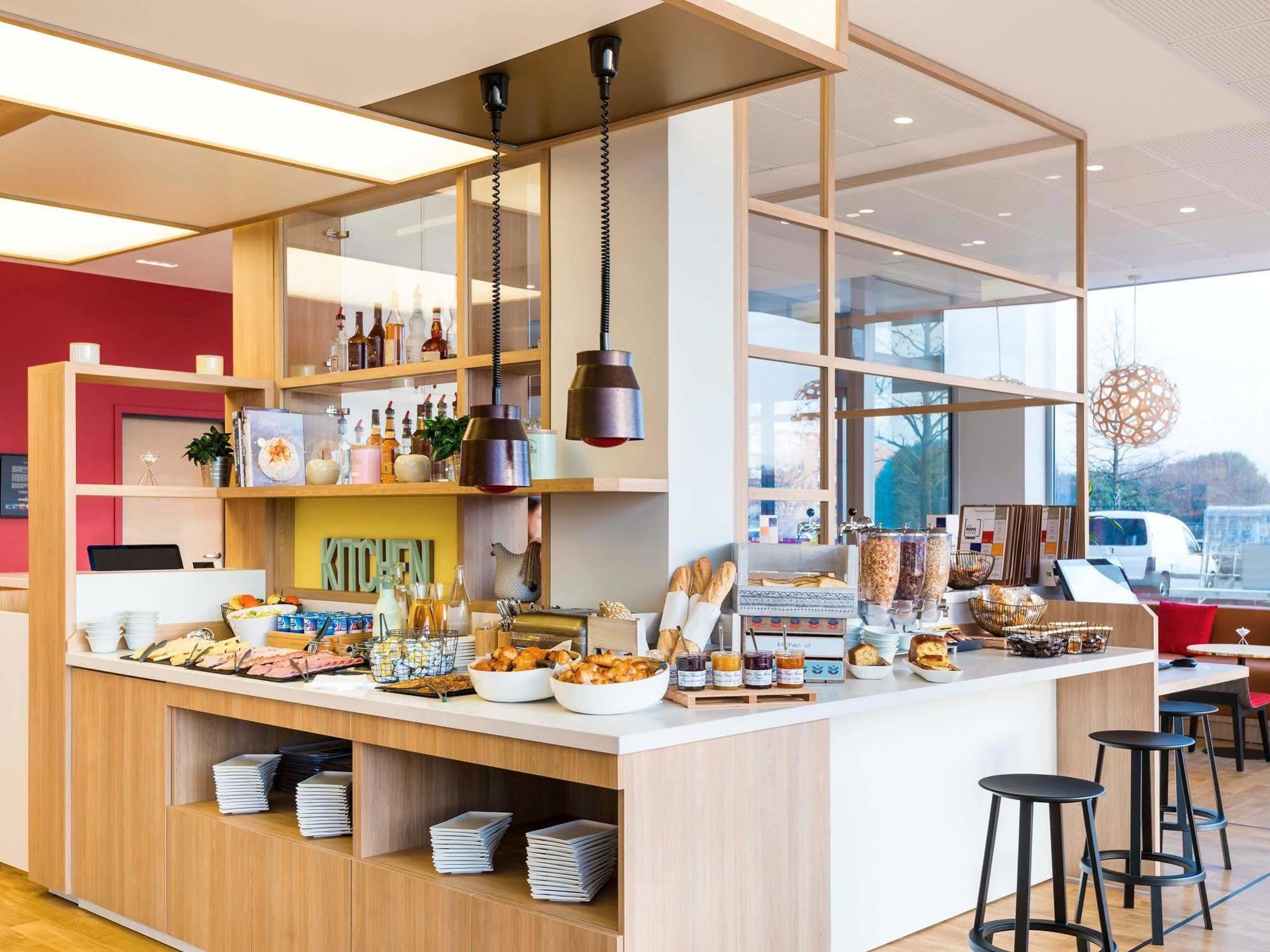 Ibis Styles Guyancourt Versailles Екстериор снимка