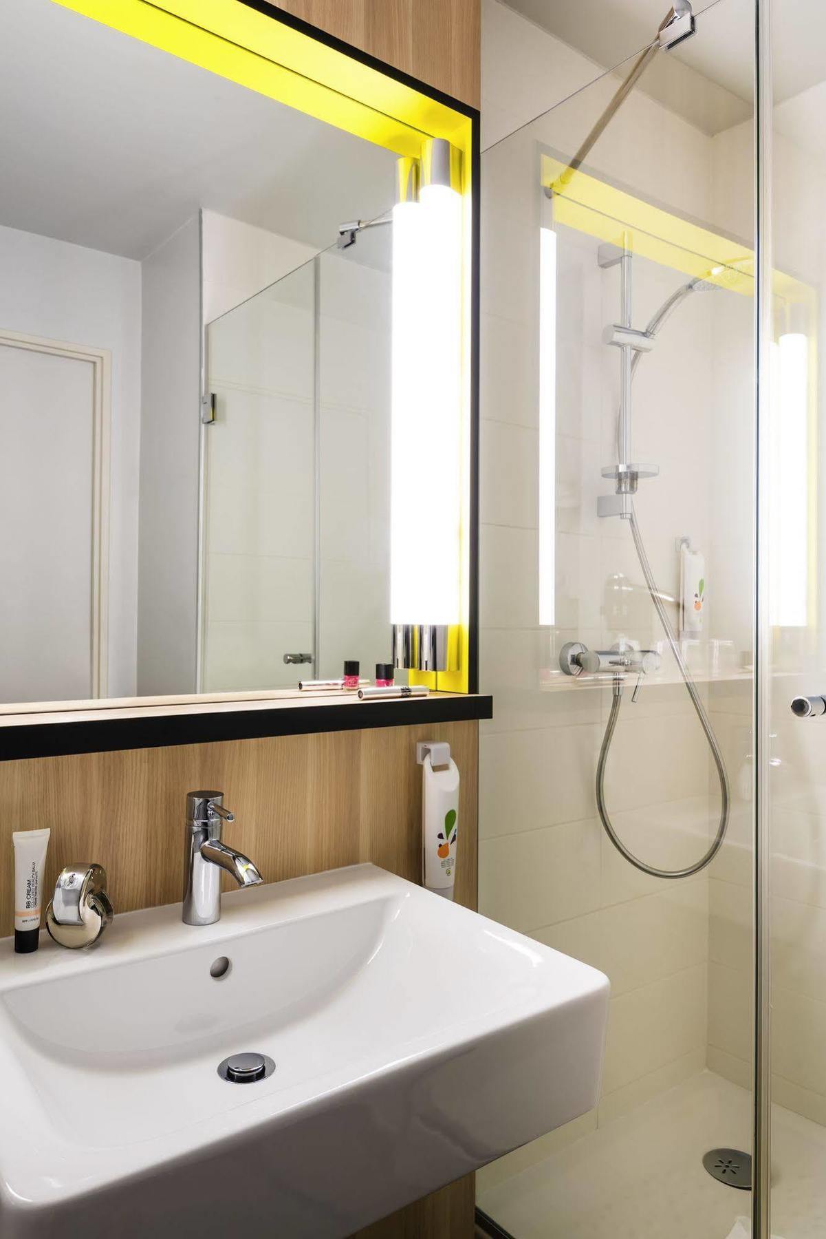 Ibis Styles Guyancourt Versailles Екстериор снимка