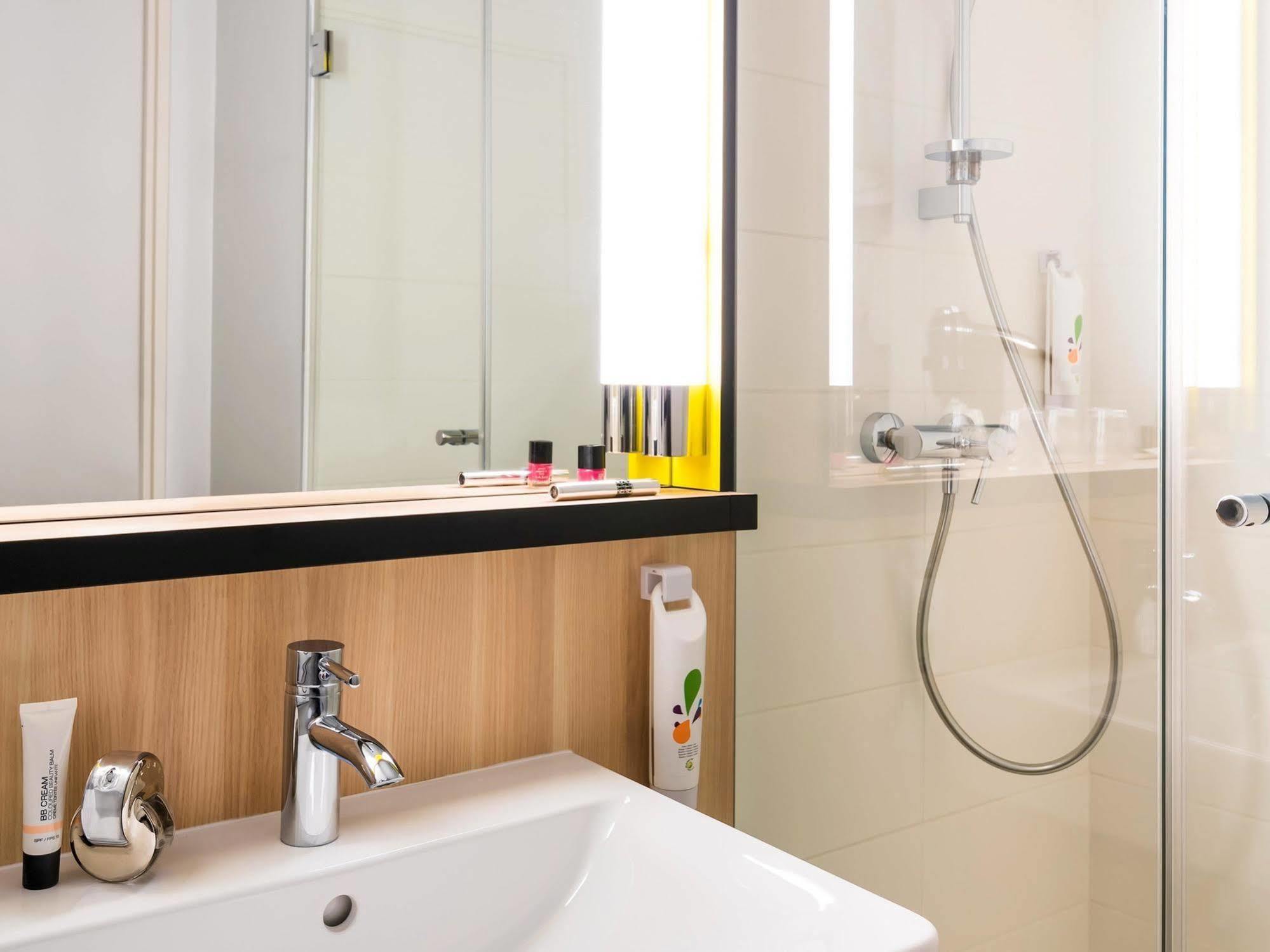 Ibis Styles Guyancourt Versailles Екстериор снимка