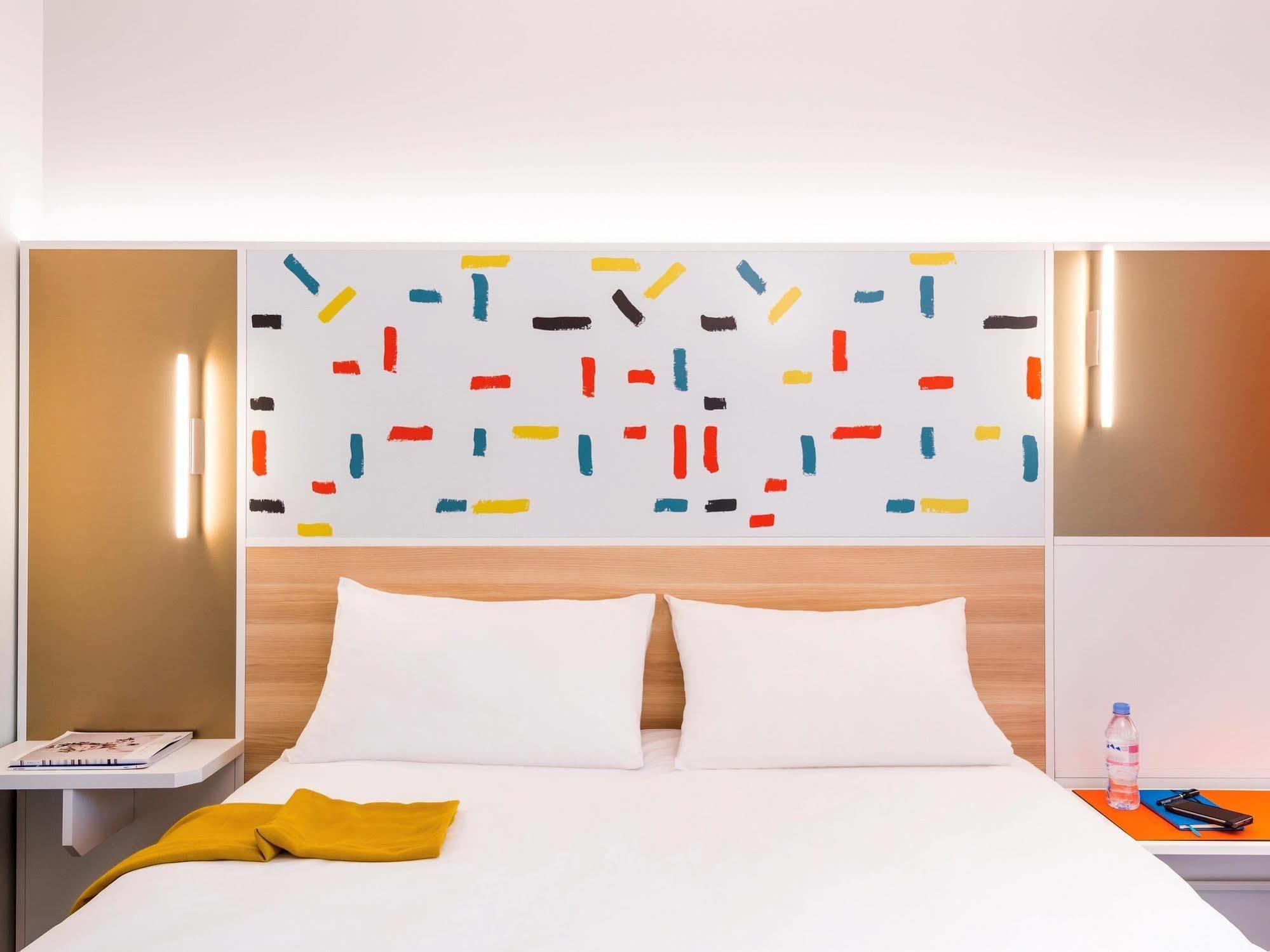 Ibis Styles Guyancourt Versailles Екстериор снимка