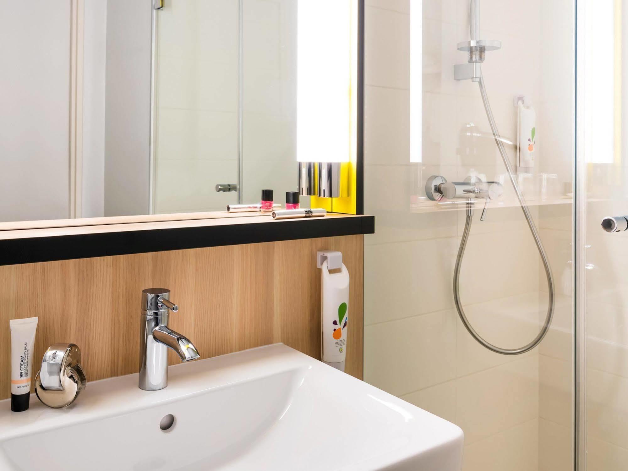 Ibis Styles Guyancourt Versailles Екстериор снимка