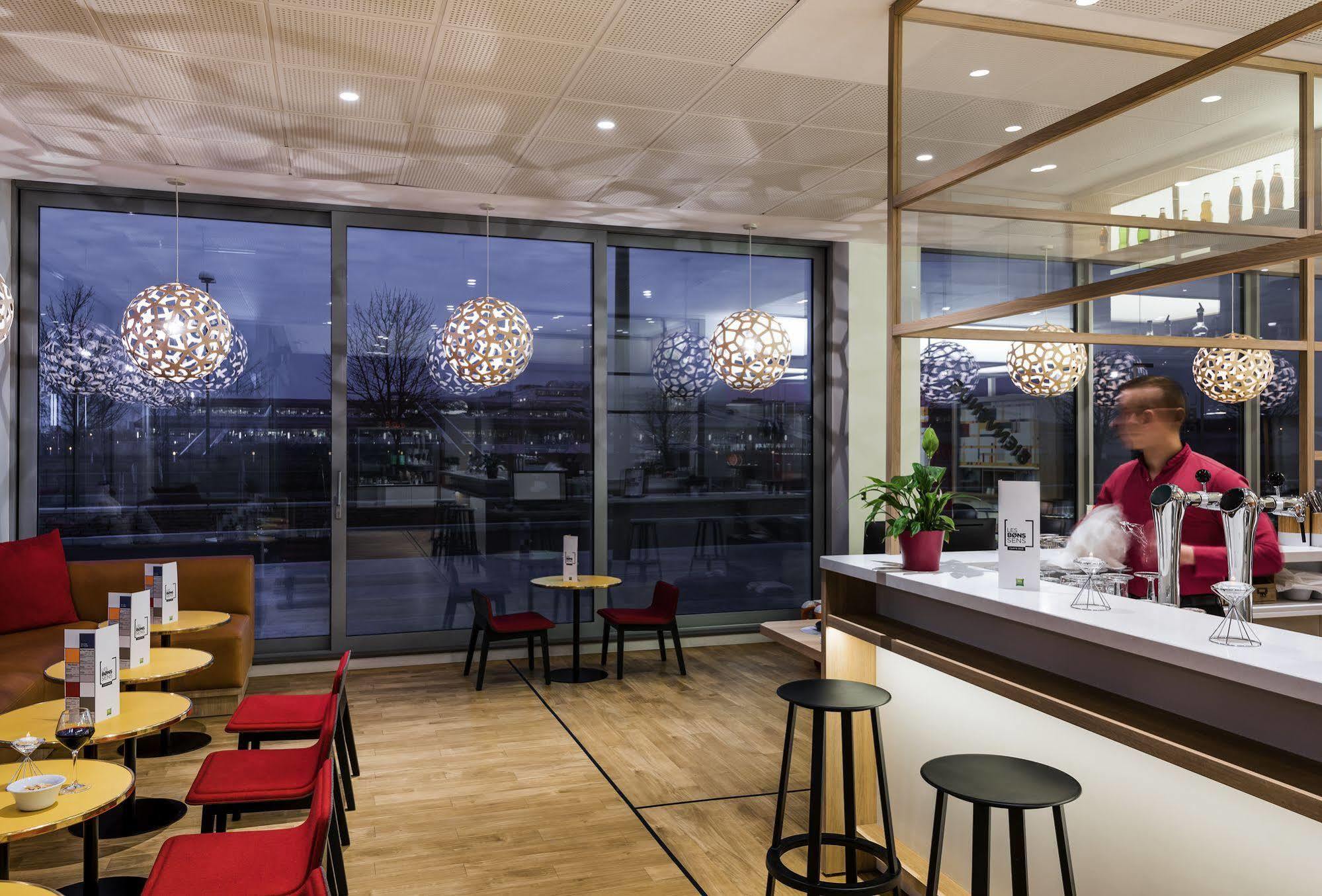 Ibis Styles Guyancourt Versailles Екстериор снимка