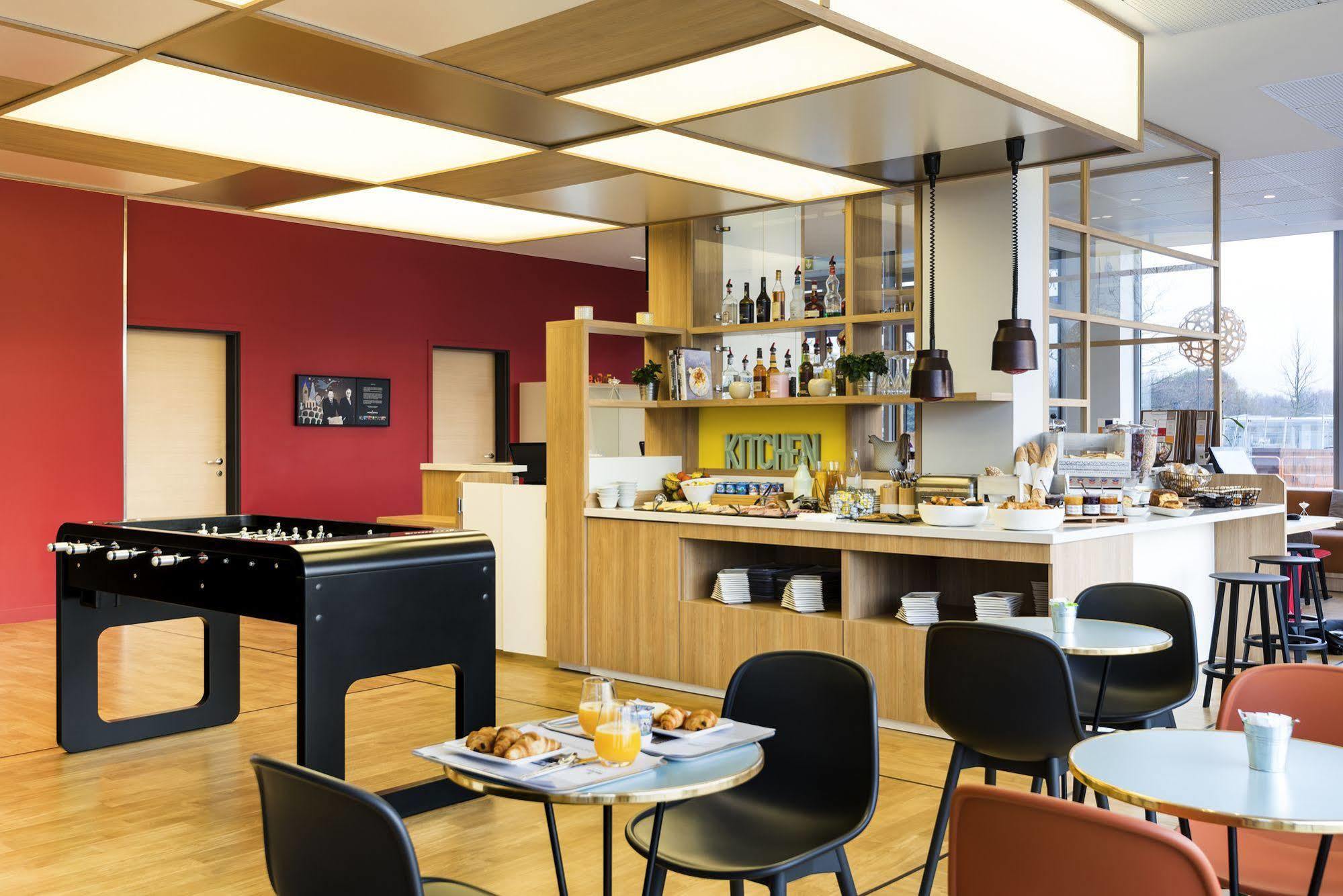 Ibis Styles Guyancourt Versailles Екстериор снимка