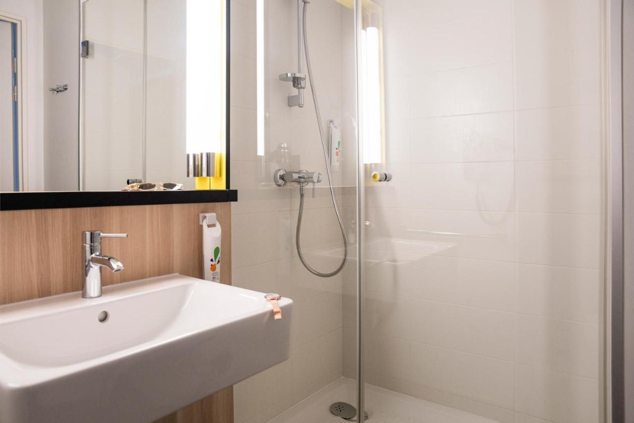 Ibis Styles Guyancourt Versailles Екстериор снимка