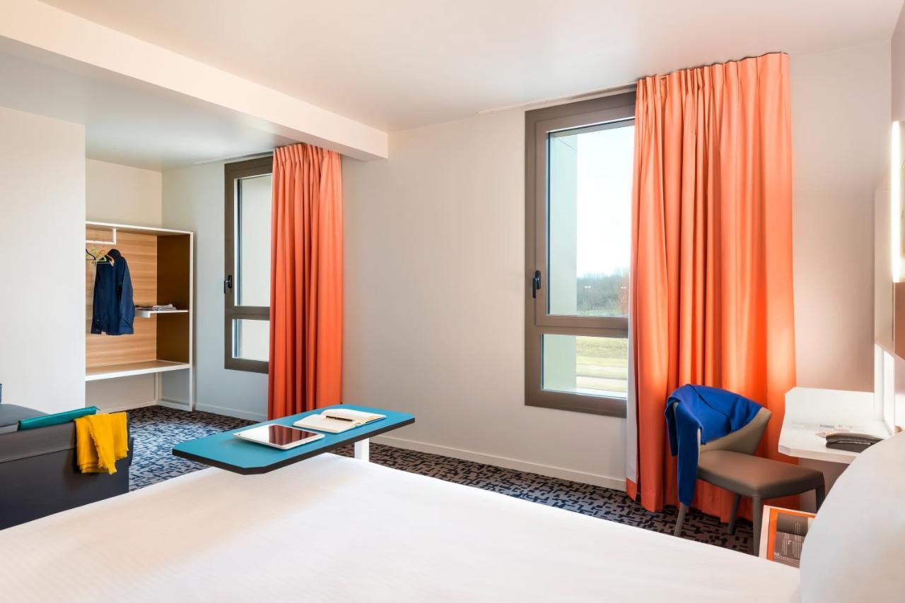 Ibis Styles Guyancourt Versailles Екстериор снимка
